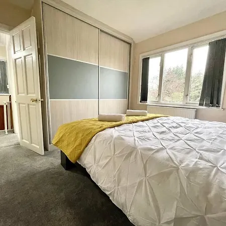 Bright 3 Bed With Free Parking * ليدز