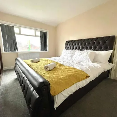 بيت للعطل Bright 3 Bed With Free Parking *