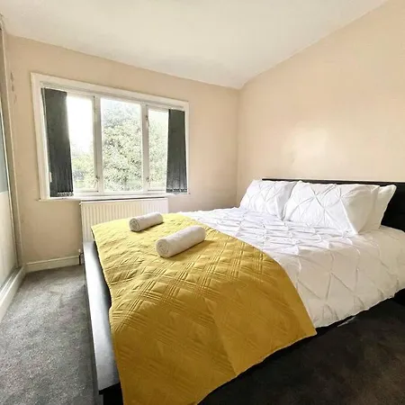Bright 3 Bed With Free Parking * ليدز