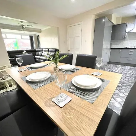 بيت للعطل Bright 3 Bed With Free Parking ليدز