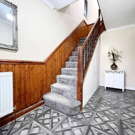 Bright 3 Bed With Free Parking Tatil Evi *