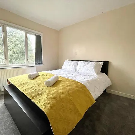 Tatil Evi Bright 3 Bed With Free Parking Leeds (West Yorkshire)