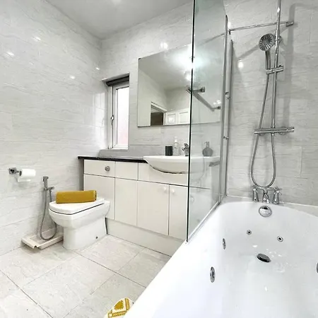 Bright 3 Bed With Free Parking Tatil Evi