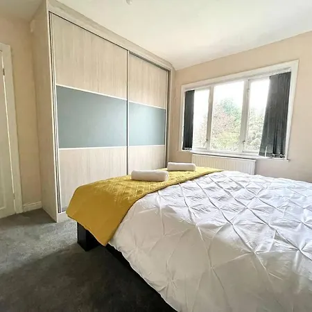 Bright 3 Bed With Free Parking