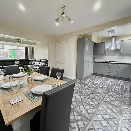Tatil Evi Bright 3 Bed With Free Parking *